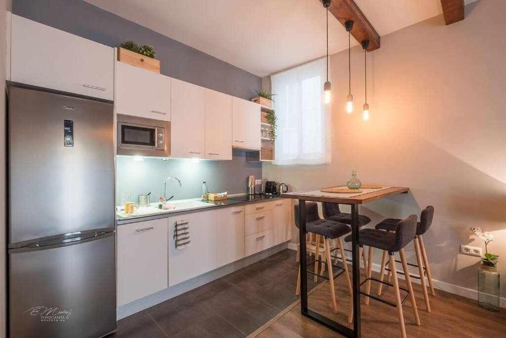 Parking Free - Cathedral Area -2 Months Min Appartement